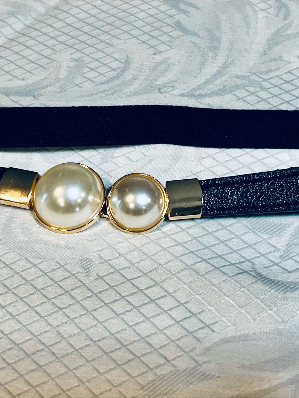 NWOT never worn, Black Skinny Stretch Belt w/ Faux Pearl Gold Tone Close 26”–44”